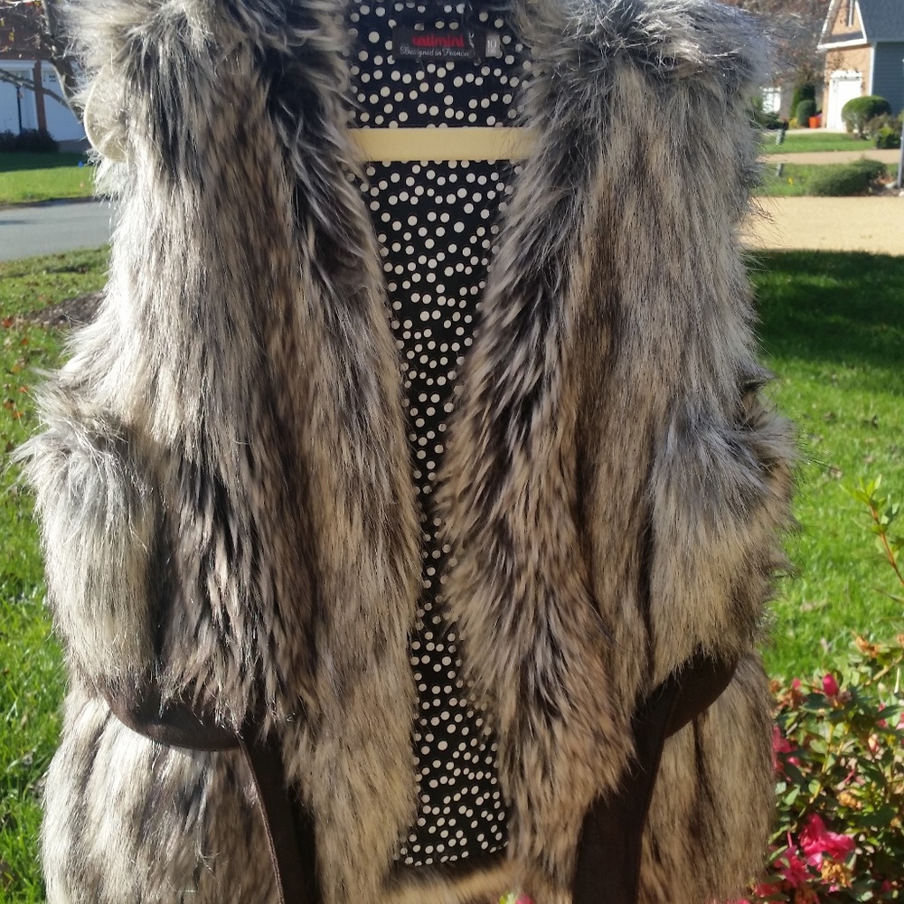 Catimini girls faux fur  vest
